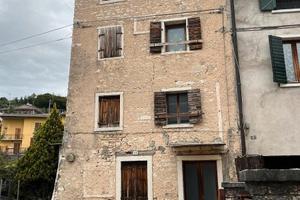 Rustico da ristrutturare