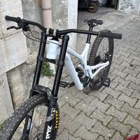 bici da downhill commencal