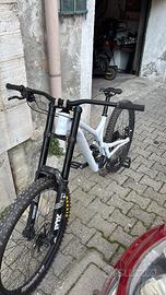 bici da downhill commencal