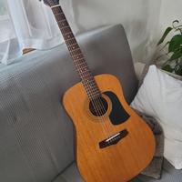 chitarra acustica Ariana