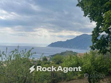 Rustico / Casale di 114 m² con 3 locali a Salerno