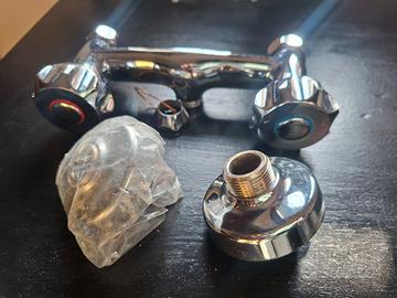 gruppo 2 rubinetti per vasca da bagno