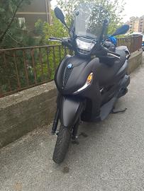 Beverly  300 HPE Deep Black
