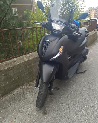 Beverly  300 HPE Deep Black