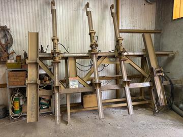 Strettoio pressa TIGER per serramenti