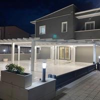 Locale commerciale con ampia terrazza