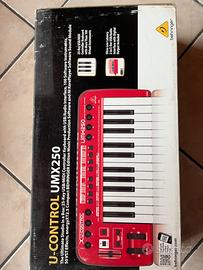 BEHRINGER UMX250