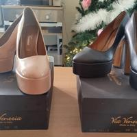 Scarpe nuove con tacco e zeppa