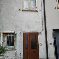 Casa singola di 4 piani - buono/abitabile