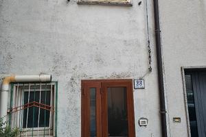 Casa singola di 4 piani - buono/abitabile