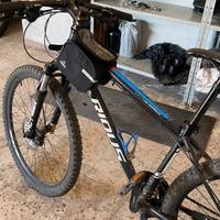 Bicicletta mountain bike