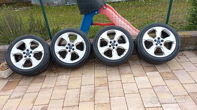 4 gomme estive 235/45 complete di cerchi