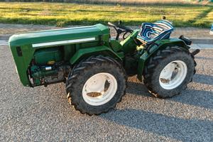 Trattore agricolo