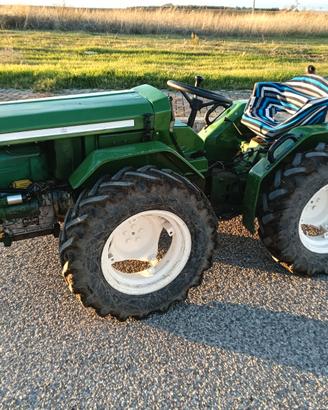 Trattore agricolo