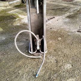 Lavandino in acciaio