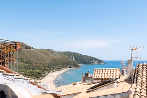 Mare e centro storico. Vista mare