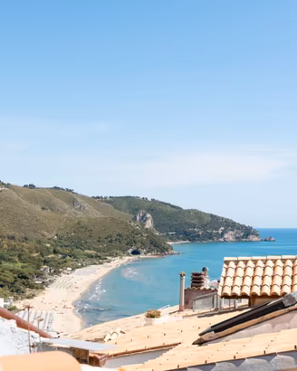 Mare e centro storico. Vista mare