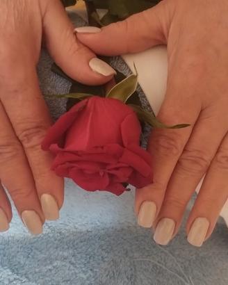 Passione unghie - Manicure e applicazione smalto