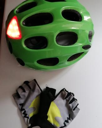 caschetto con luce incorporata, guanti bici