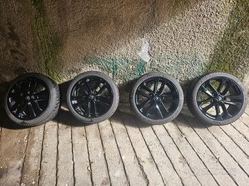 Cerchi in lega 17" con gomme invernali