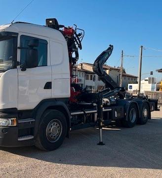 Scania G490 euro 6 con Gru + gancio scarrabile