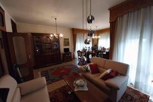 Villa di 240 m² con più di 5 locali e box auto dop