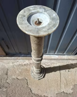 Colonnina di marmo