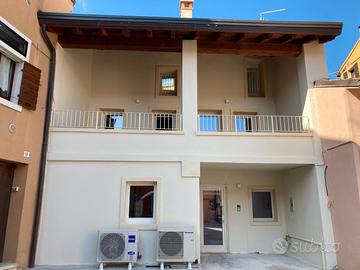 Casa a schiera in corte storica