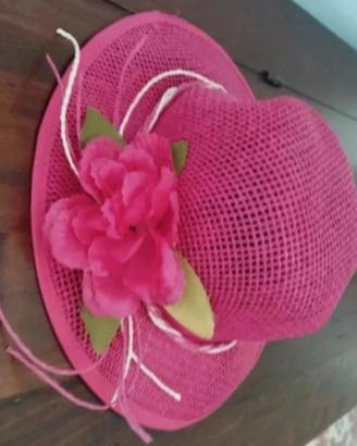 cappello rosa fucsia con fiore