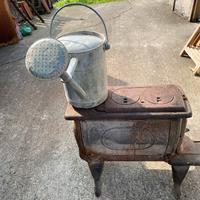 Vecchio annaffiatoio