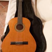 Chitarra classica con custodia