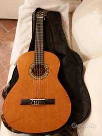 Chitarra classica con custodia