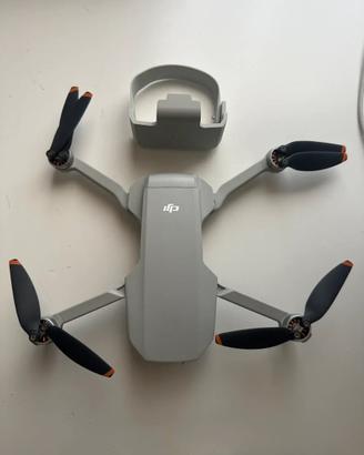 DJI Mini 2 – Fly More Combo