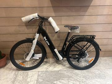 bicicletta elettrica con telaio in alluminio