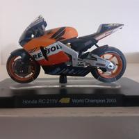 Modellino HONDA RC 211V 2003 di Valentino Rossi