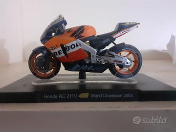 Modellino HONDA RC 211V 2003 di Valentino Rossi