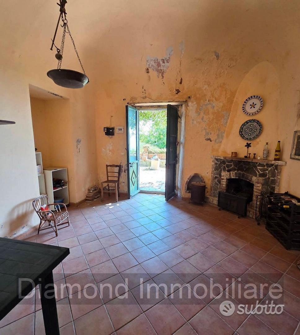 Rustico e palmento con terreno a Piedimonte Etneo - Altro