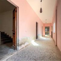 Ampio stabile da ristrutturare