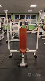 lento avanti attrezzatura palestra 