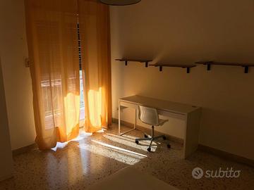 Stanza per studentessa pressi via Androne