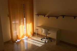Stanza per studentessa pressi via Androne