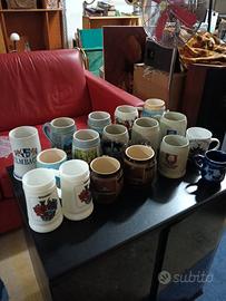 Grosso lotto di boccali birra in ceramica e vetro 