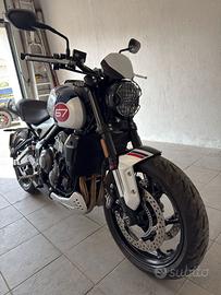 Triumph Trident Triple 660 Ed. Limitata Tribute