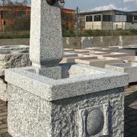 Grande fontana in vera pietra granito