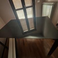 Tavolo in vetro nero