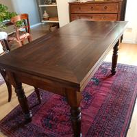 Tavolo in legno allungabile a tiro 