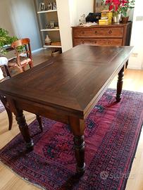 Tavolo in legno allungabile a tiro 