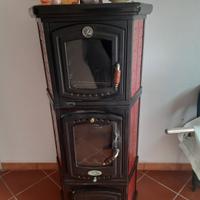 Stufa a legna in maiolica rossa, 3 moduli.
