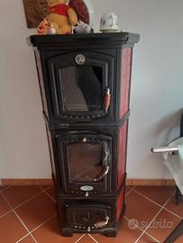 Stufa a legna in maiolica rossa, 3 moduli.