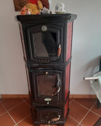 Stufa a legna in maiolica rossa, 3 moduli.